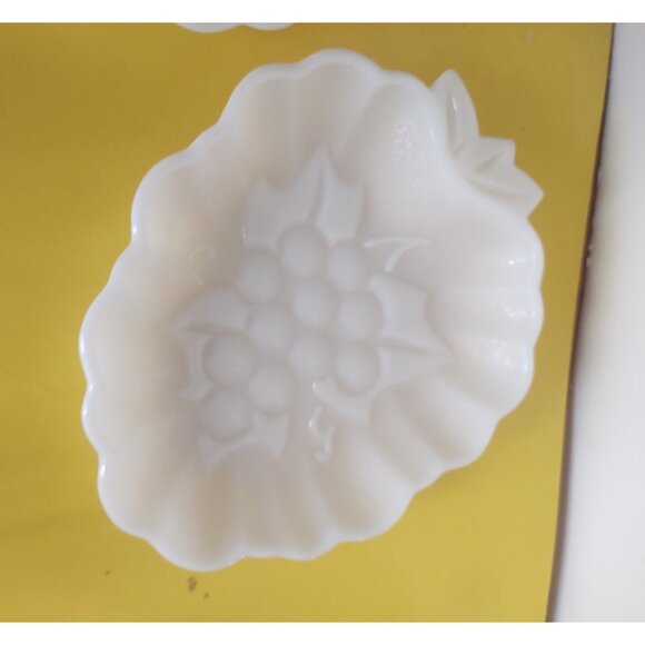Hazel Atlas Milk glass Candy/Nut dishes embossed grape design. Set of 2 - Picture 9 of 9
